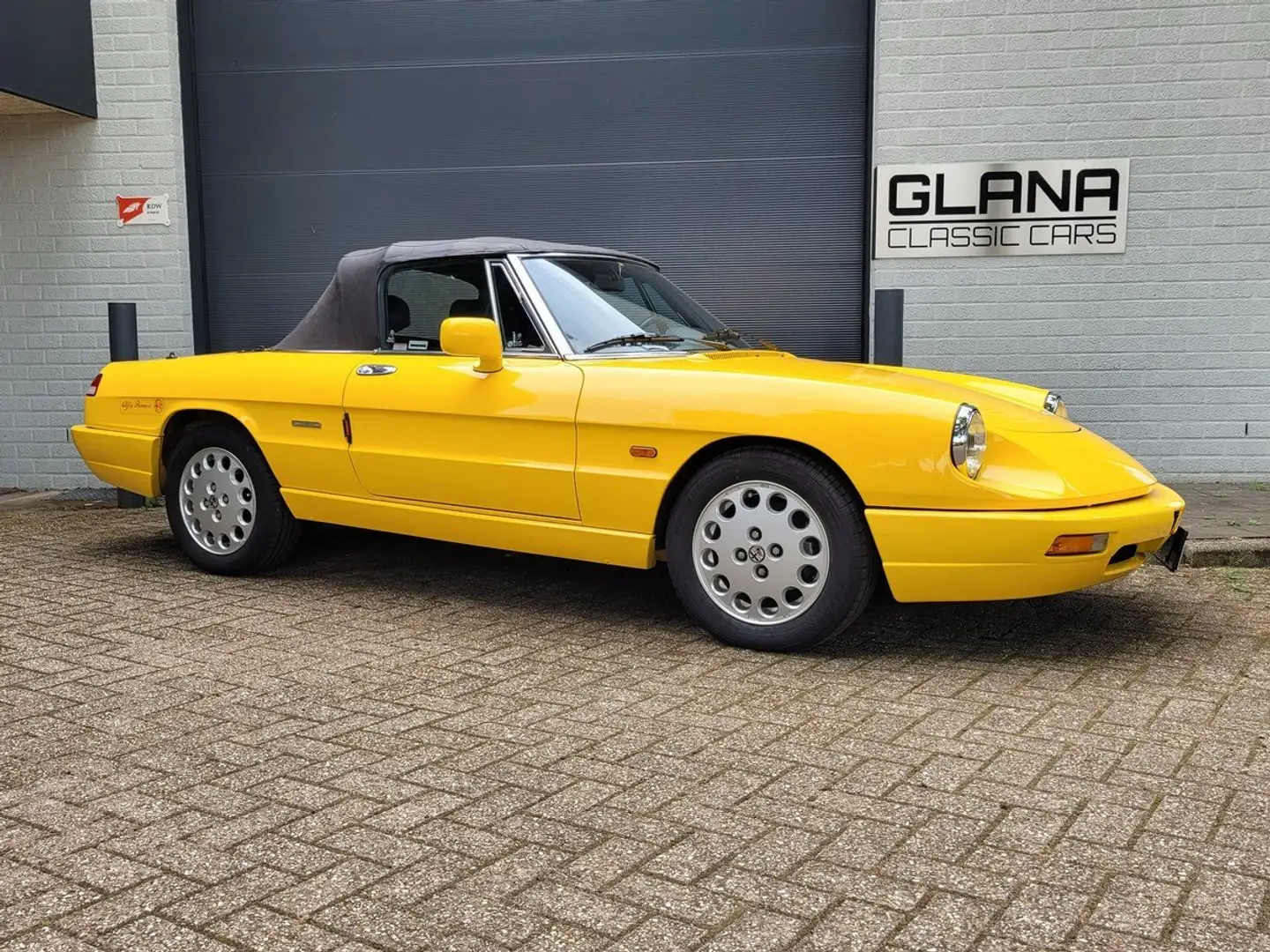 Alfa Romeo Spider 2.0 /  53358km's  /  2e eigenaar Jaune - 2