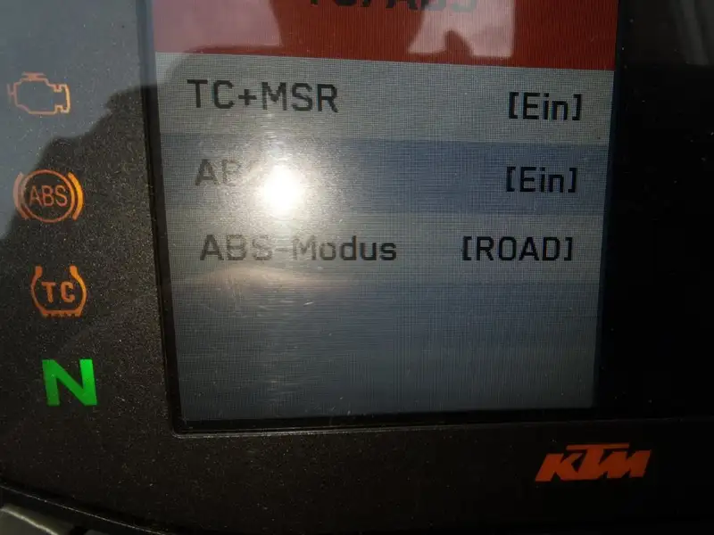 KTM 690 Duke - foto 4