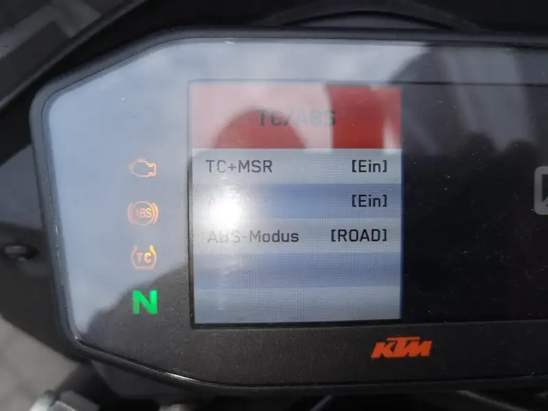 KTM 690 Duke - foto 5