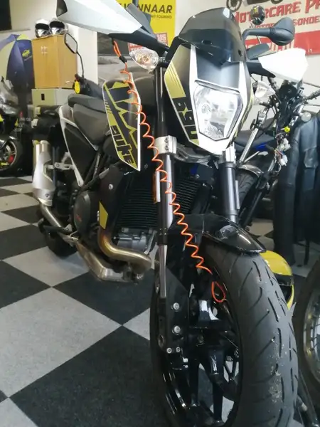 KTM 690 Duke - foto 8