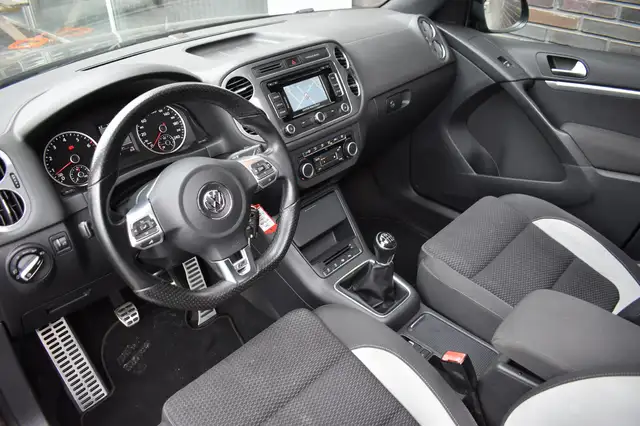 Volkswagen Tiguan view 4