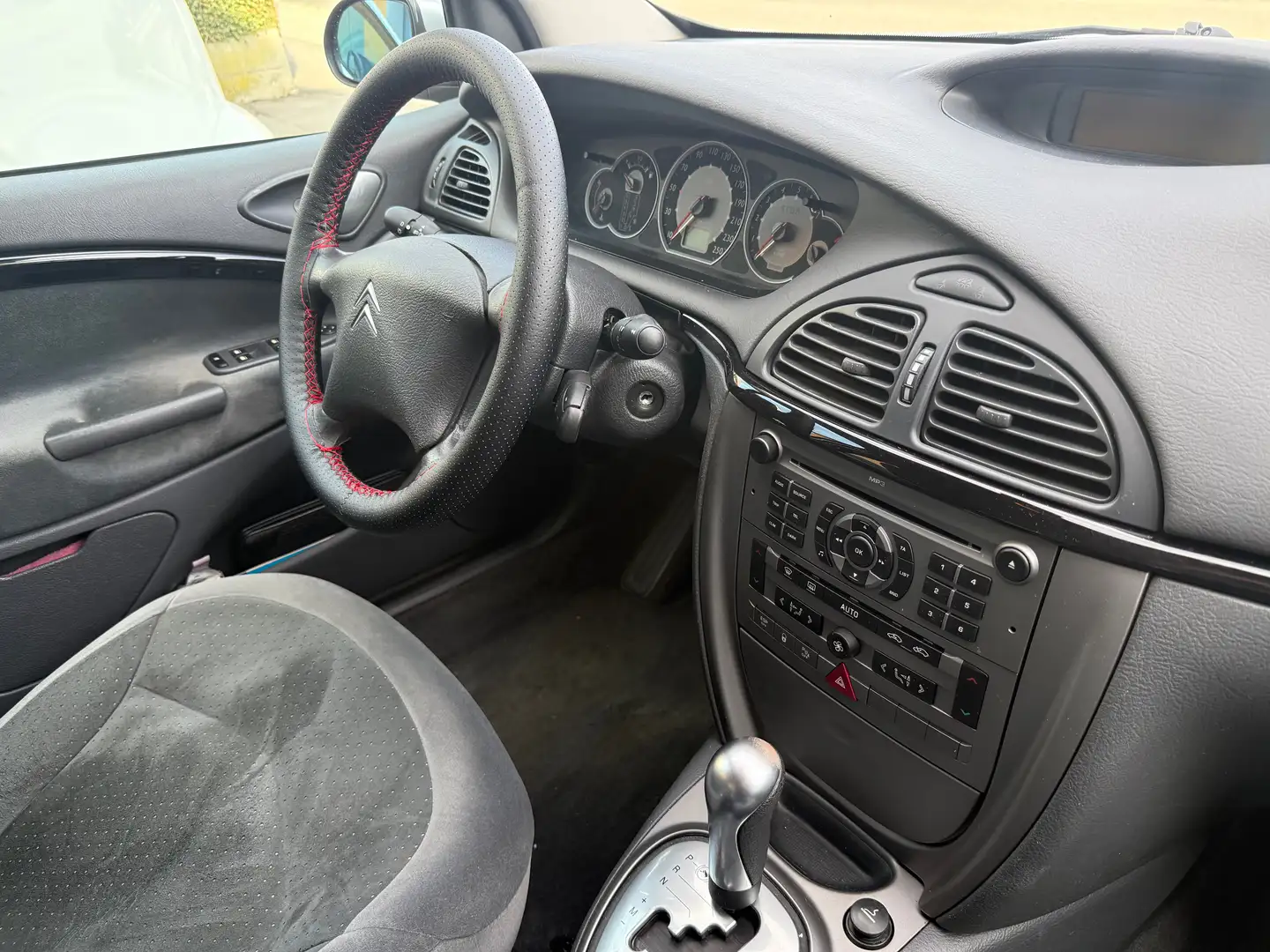 Citroen C5 HDi 170 Biturbo Automatik Exclusive AHK Tempomat Stříbrná - 2
