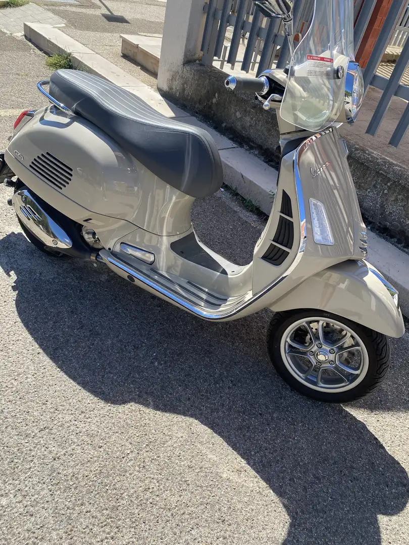 Vespa GTS Super 300 gts - 2