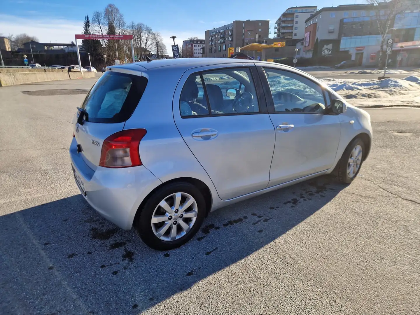 Toyota Yaris Yaris 1.3 VVT-i Gris - 2