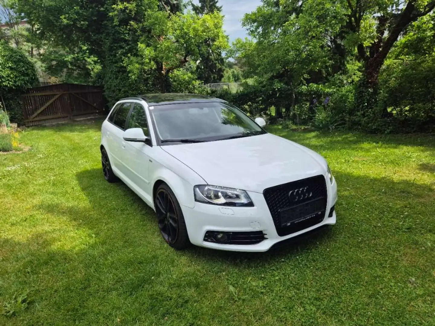 Audi A3 2.0 TFSI Sportback quattro S tronic Ambiente Weiß - 1