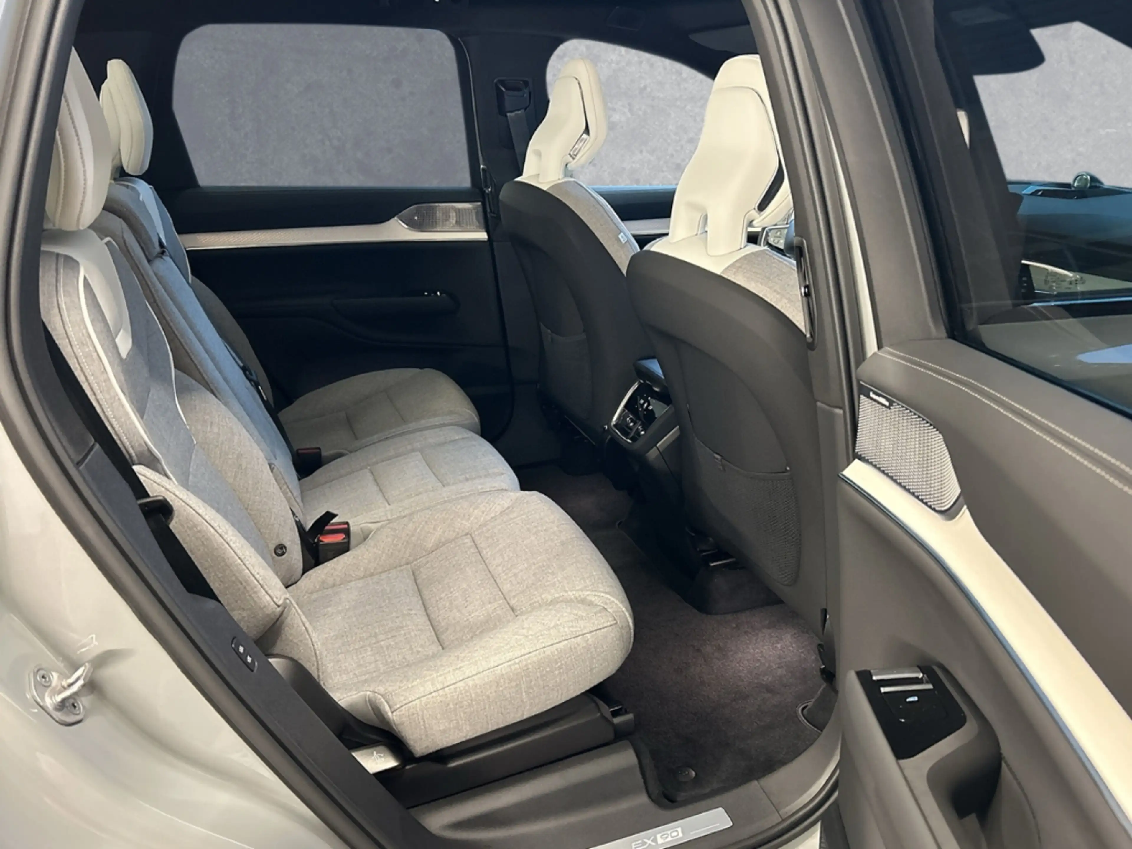 Volvo EX90 Ultra Pure Electric AWD Twin Motor 7-Sitzer B&W/Pi — photo 5