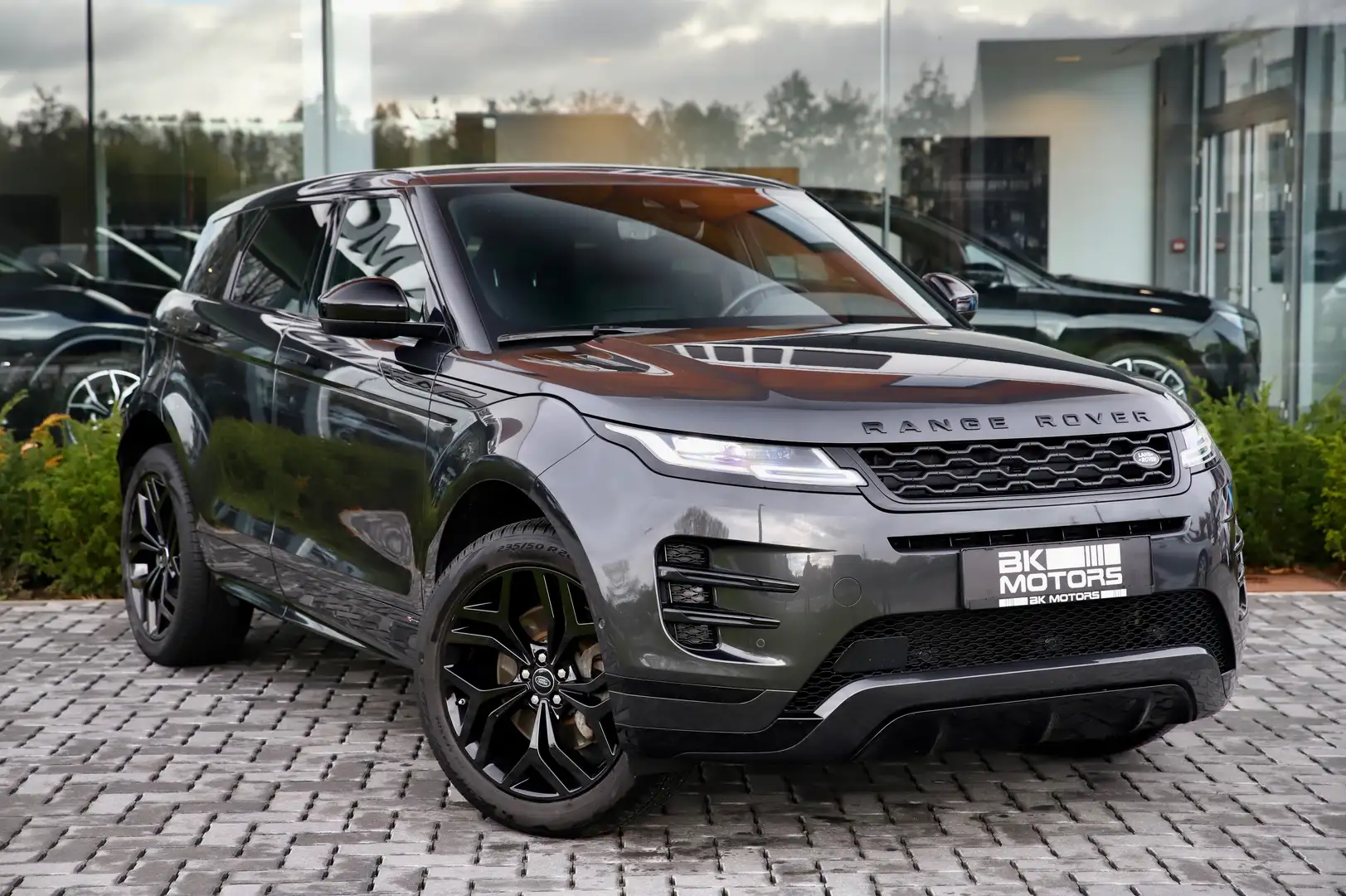 Land Rover Range Rover Evoque P300e R-Dynamic SE -TREKHAAK-PANO-CAMERA-CARPLAY Grijs - 1