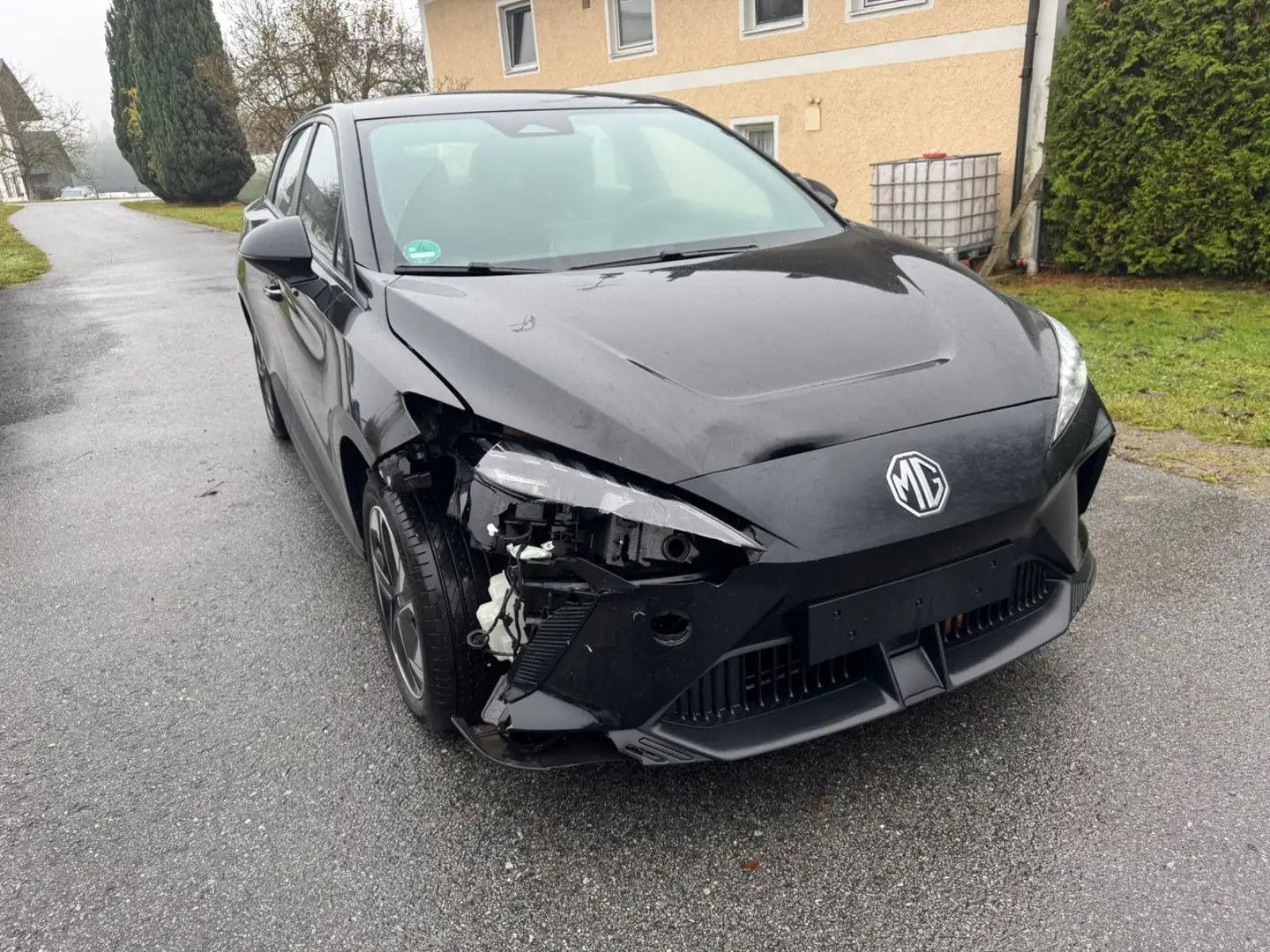 MG MG4 Noir - 2
