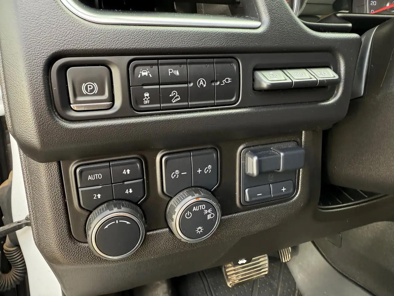 Chevrolet Tahoe photo Chevrolet Tahoe