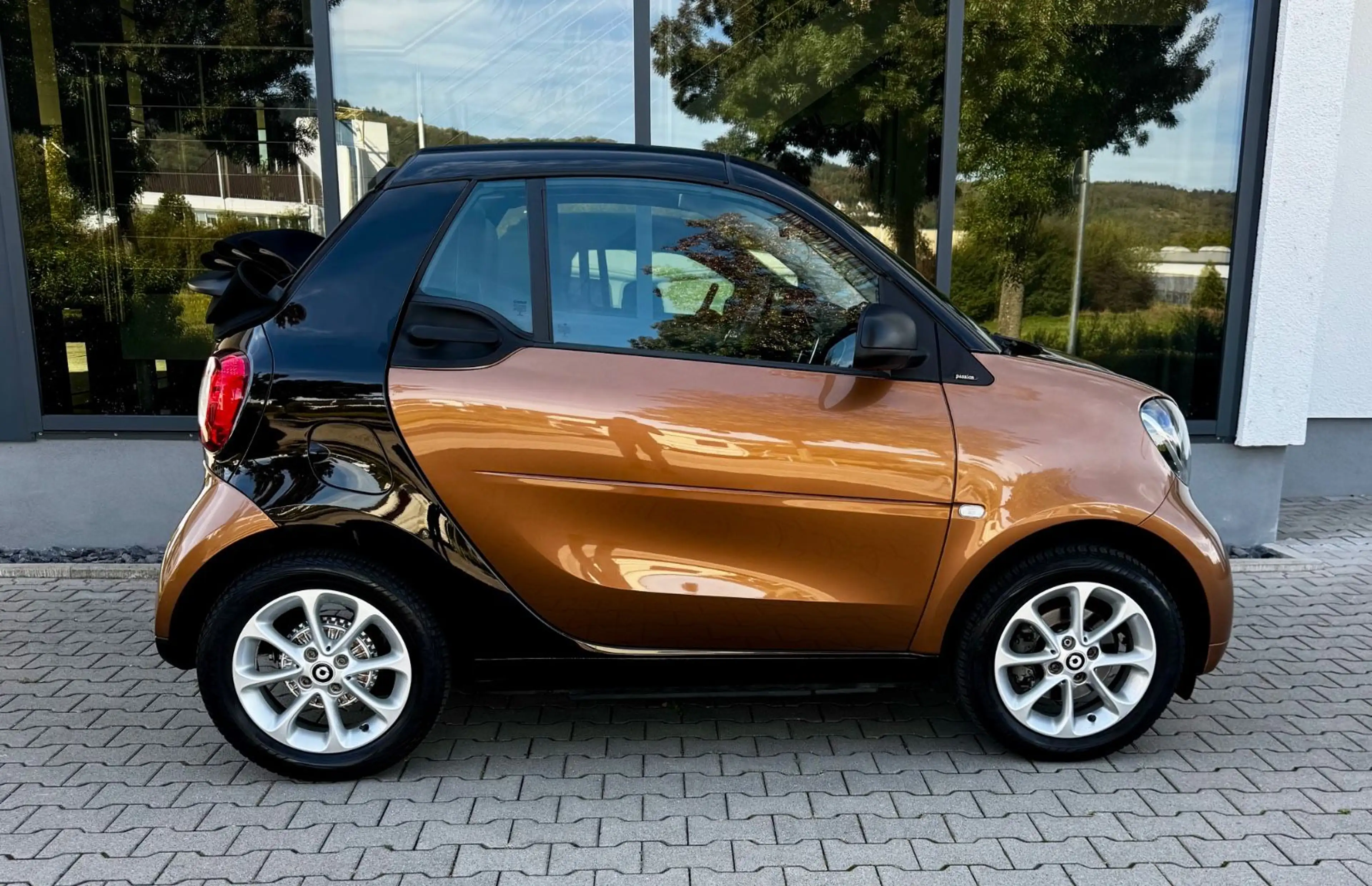 smart forTwo Cabrio AUTOMAT*NUR 40.000KM*SHZ*NAV*KLIMA — photo 2