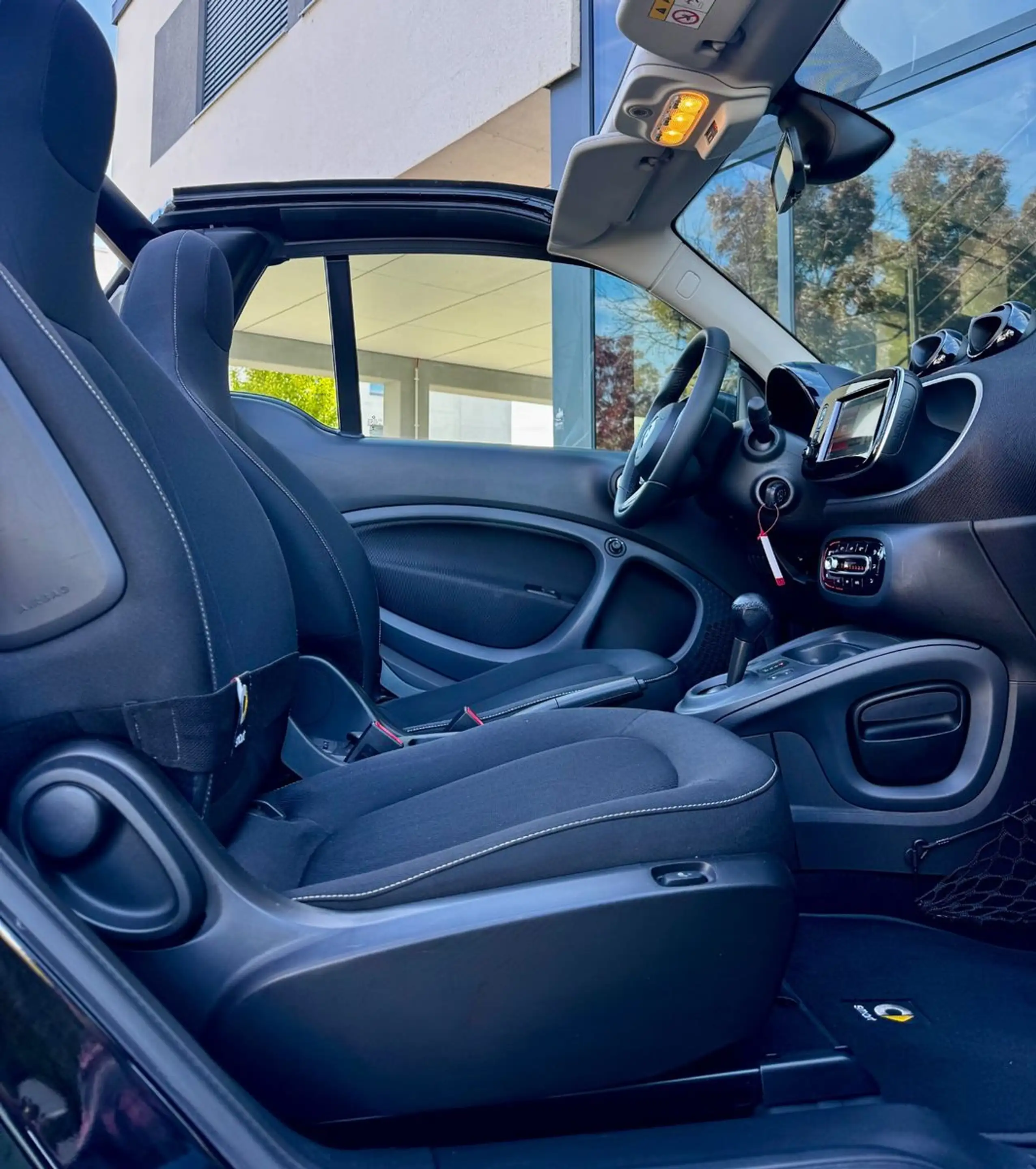 smart forTwo Cabrio AUTOMAT*NUR 40.000KM*SHZ*NAV*KLIMA — photo 3