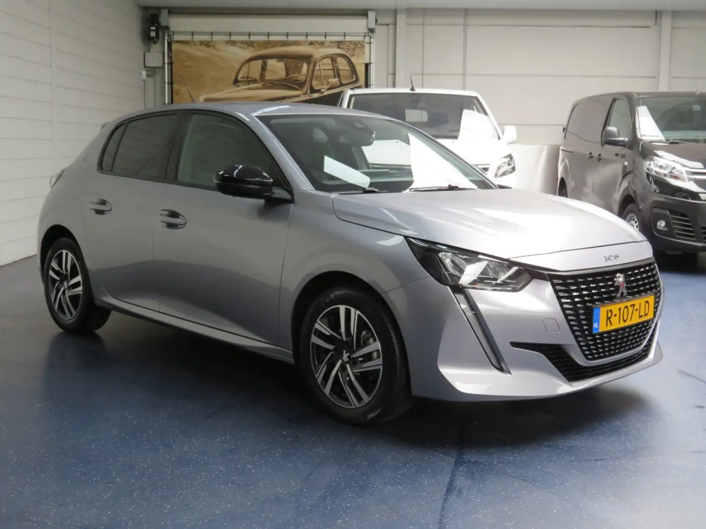 Peugeot 208 1.2 PT Allure Pack Grijs - 2