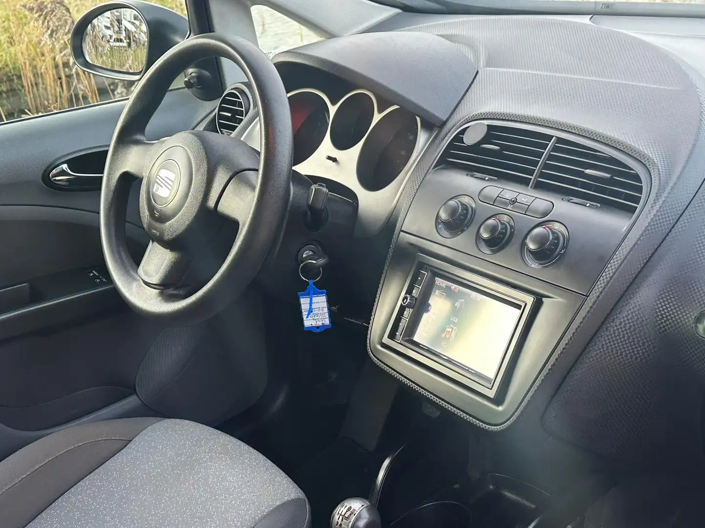 SEAT Toledo 1.6 Reference Airco Pdc Bluetooth Trekhaak Nieuwe Grau - 2