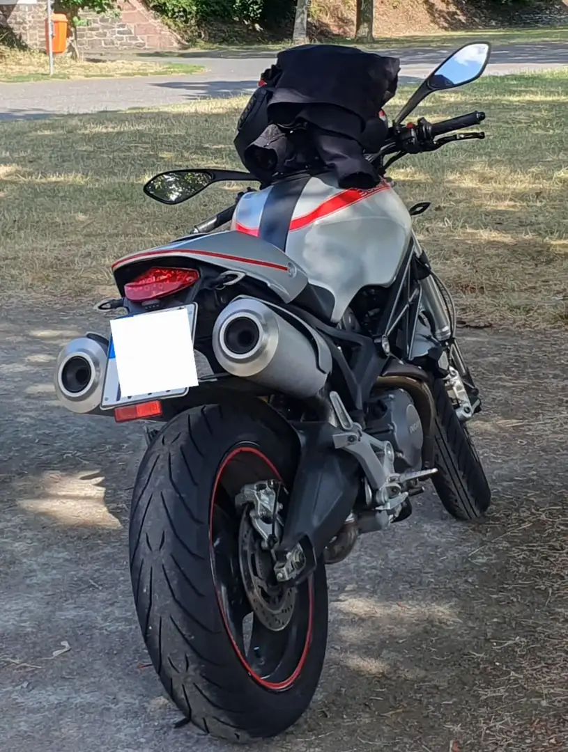 Ducati Monster 696 Silber - 2