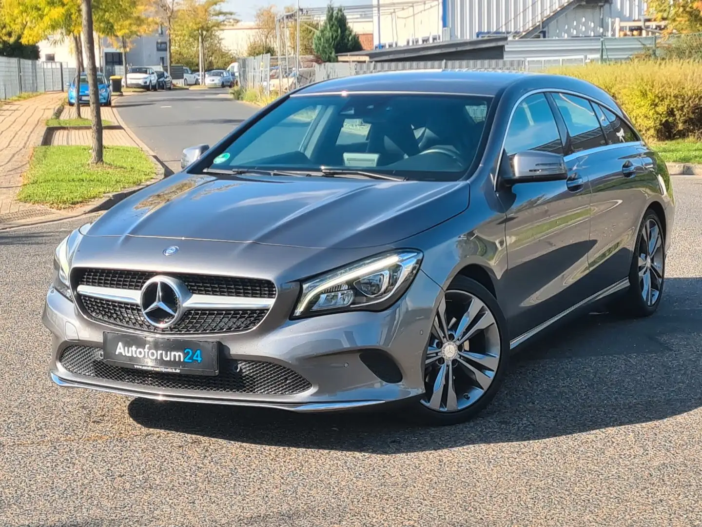 Mercedes-Benz CLA 200 Shooting Brake*Autom.*Navi*RFK*SHZ* Grau - 1