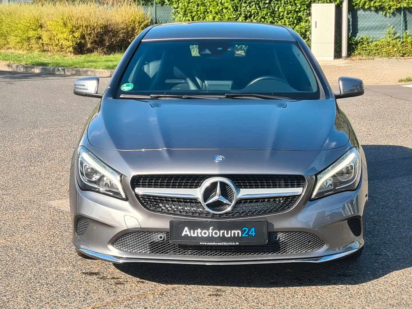Mercedes-Benz CLA 200 Shooting Brake*Autom.*Navi*RFK*SHZ* Grau - 2