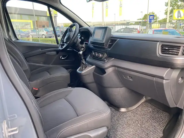 Renault Trafic view 12