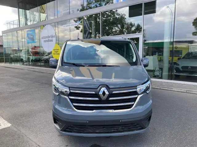 Renault Trafic view 2