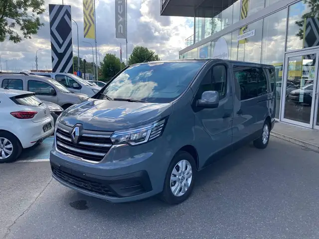 Renault Trafic view 3