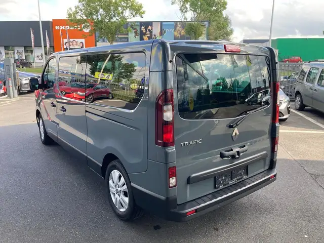 Renault Trafic view 4