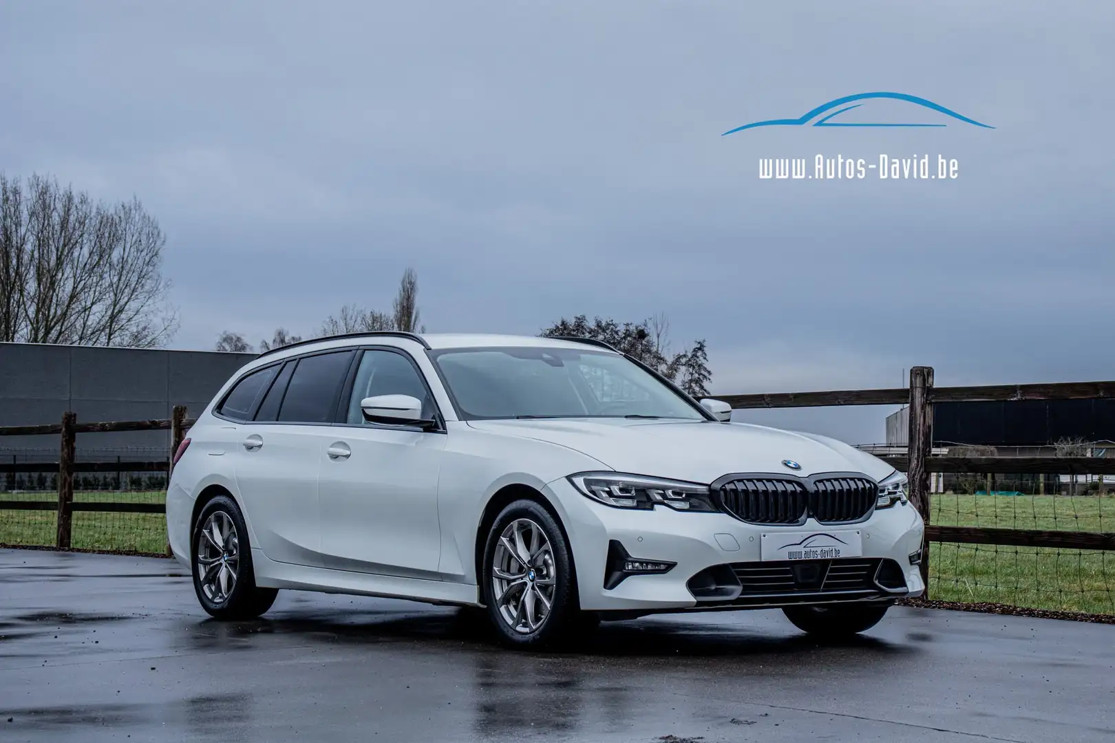 BMW 330 i Sport-Line 258PK / HISTORIEK / APPLE CARPLAY Wit - 1