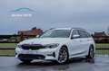 BMW 330 i Sport-Line 258PK / HISTORIEK / APPLE CARPLAY Wit - thumbnail 3