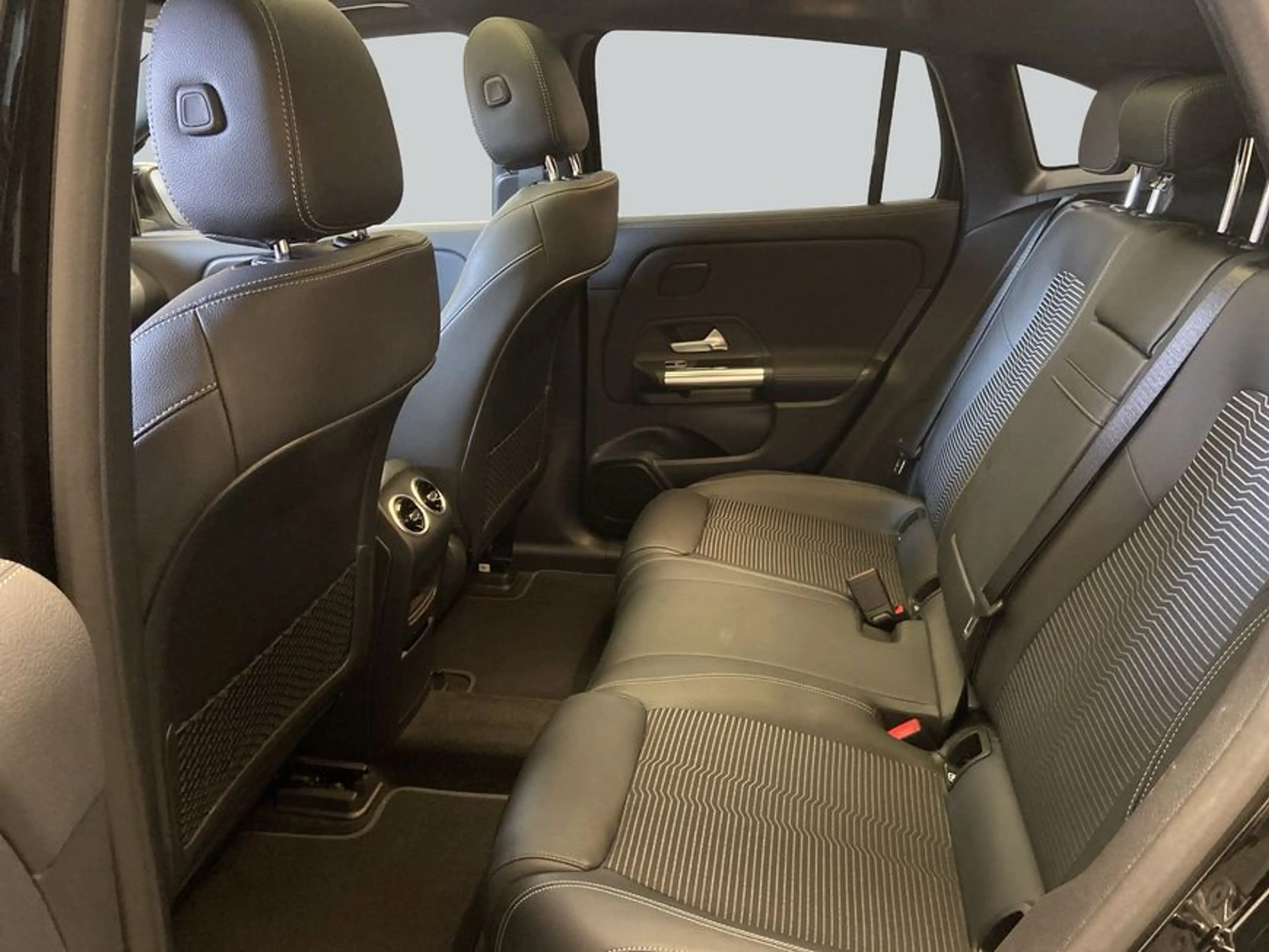 Mercedes-Benz EQA 250 EQA — photo 11