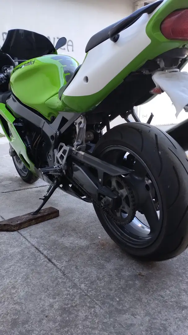 Kawasaki Ninja ZX-7R Verde - 2