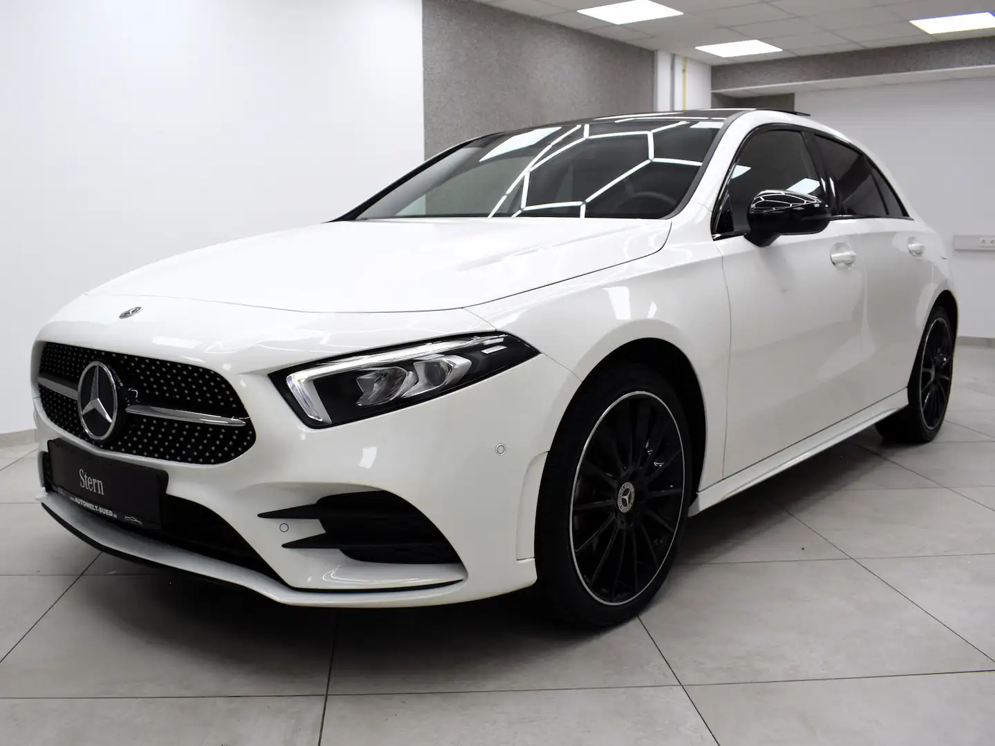 Mercedes-Benz A 250 e AMG Sport Night Pano Ambi RCam LED 2xSpur Apple Weiß - 2