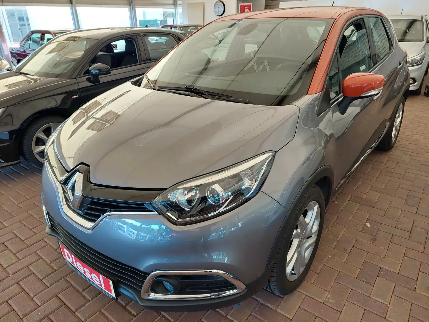 Renault Captur Luxe Navigation Klimaautomatik Kamera Grigio - 2