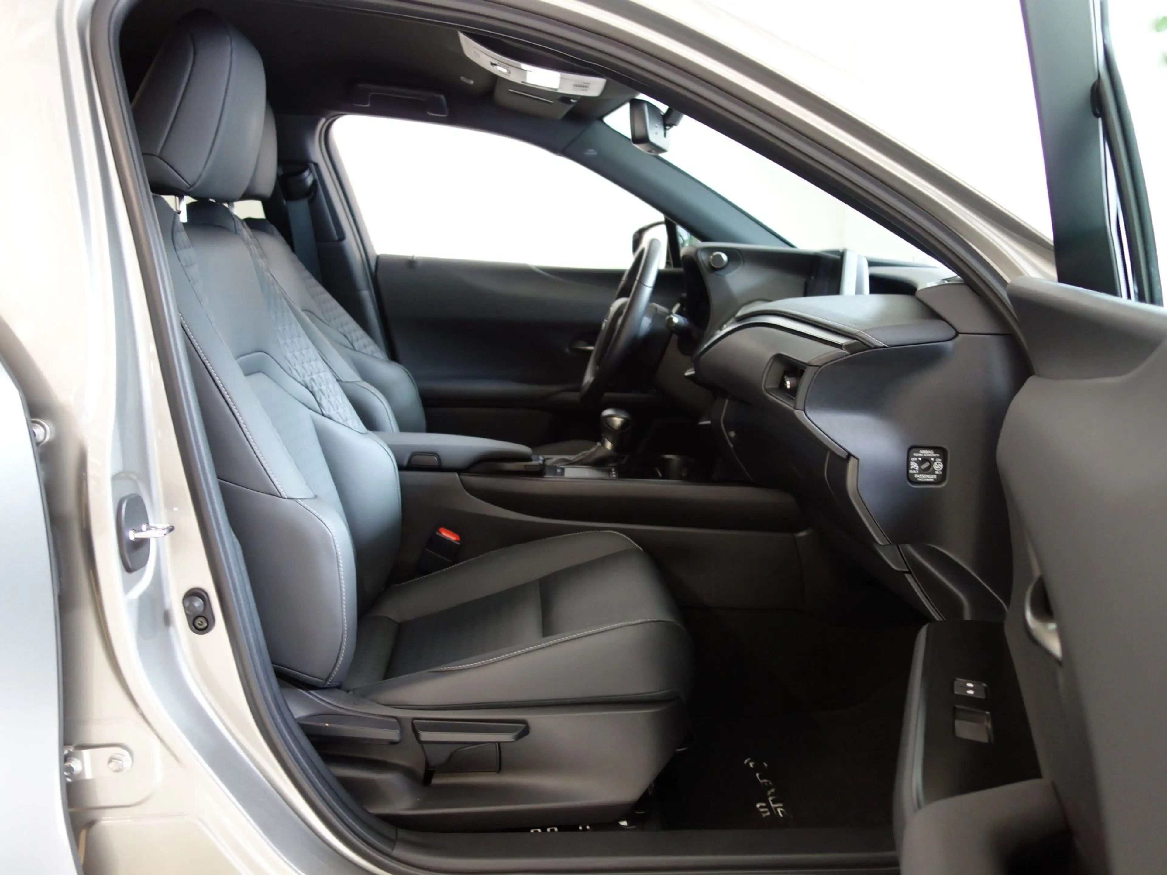 Lexus UX 250h Style-Ed.*HYBRID *LEDER *ASSISTENZ *CARPLAY — photo 13