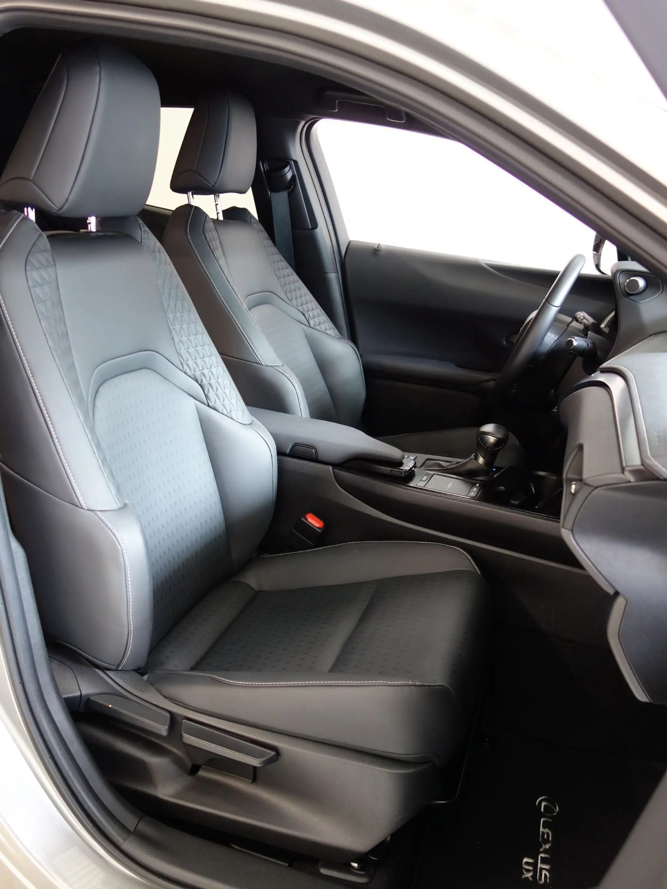 Lexus UX 250h Style-Ed.*HYBRID *LEDER *ASSISTENZ *CARPLAY — photo 15