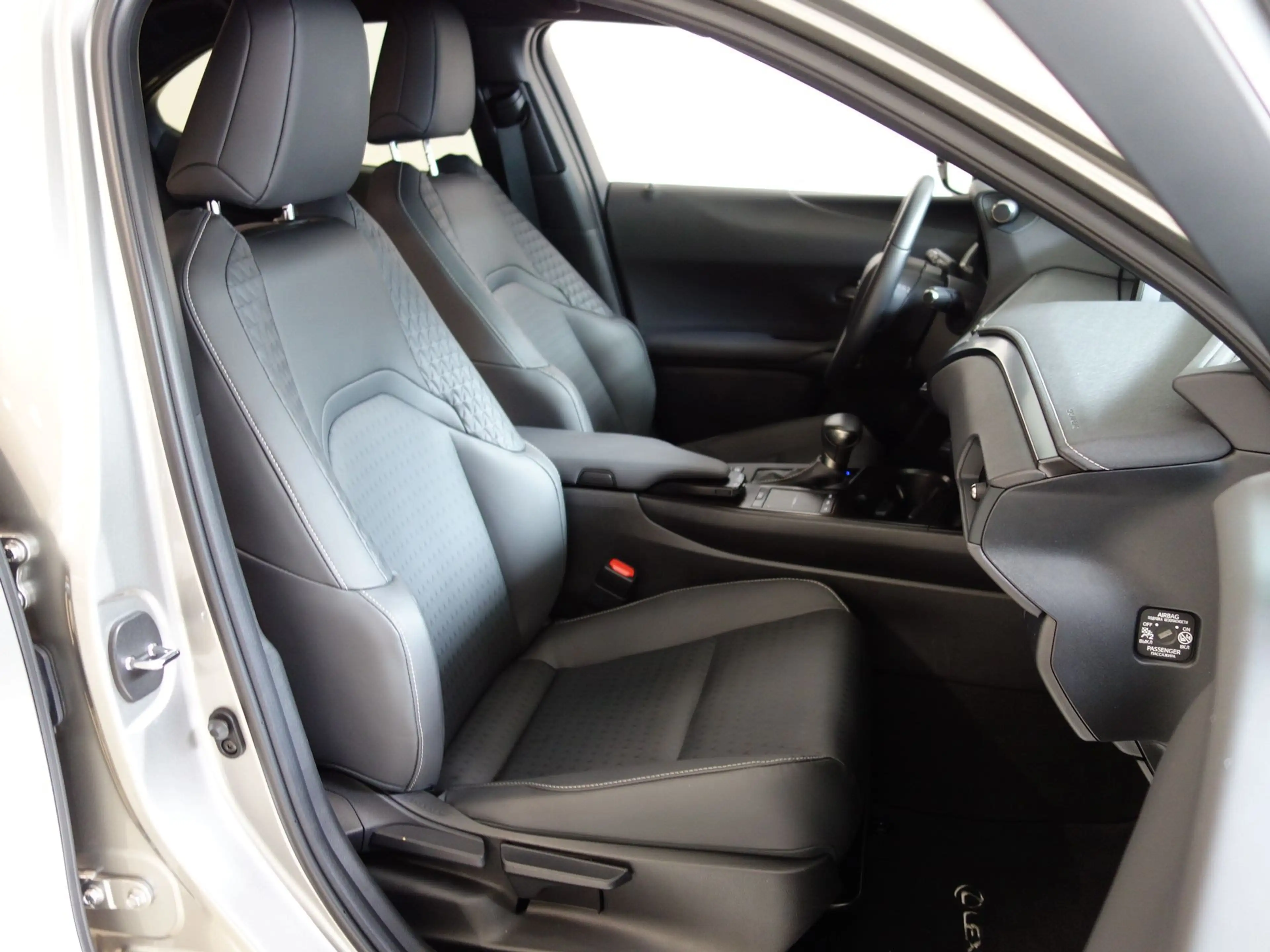 Lexus UX 250h Style-Ed.*HYBRID *LEDER *ASSISTENZ *CARPLAY — photo 14