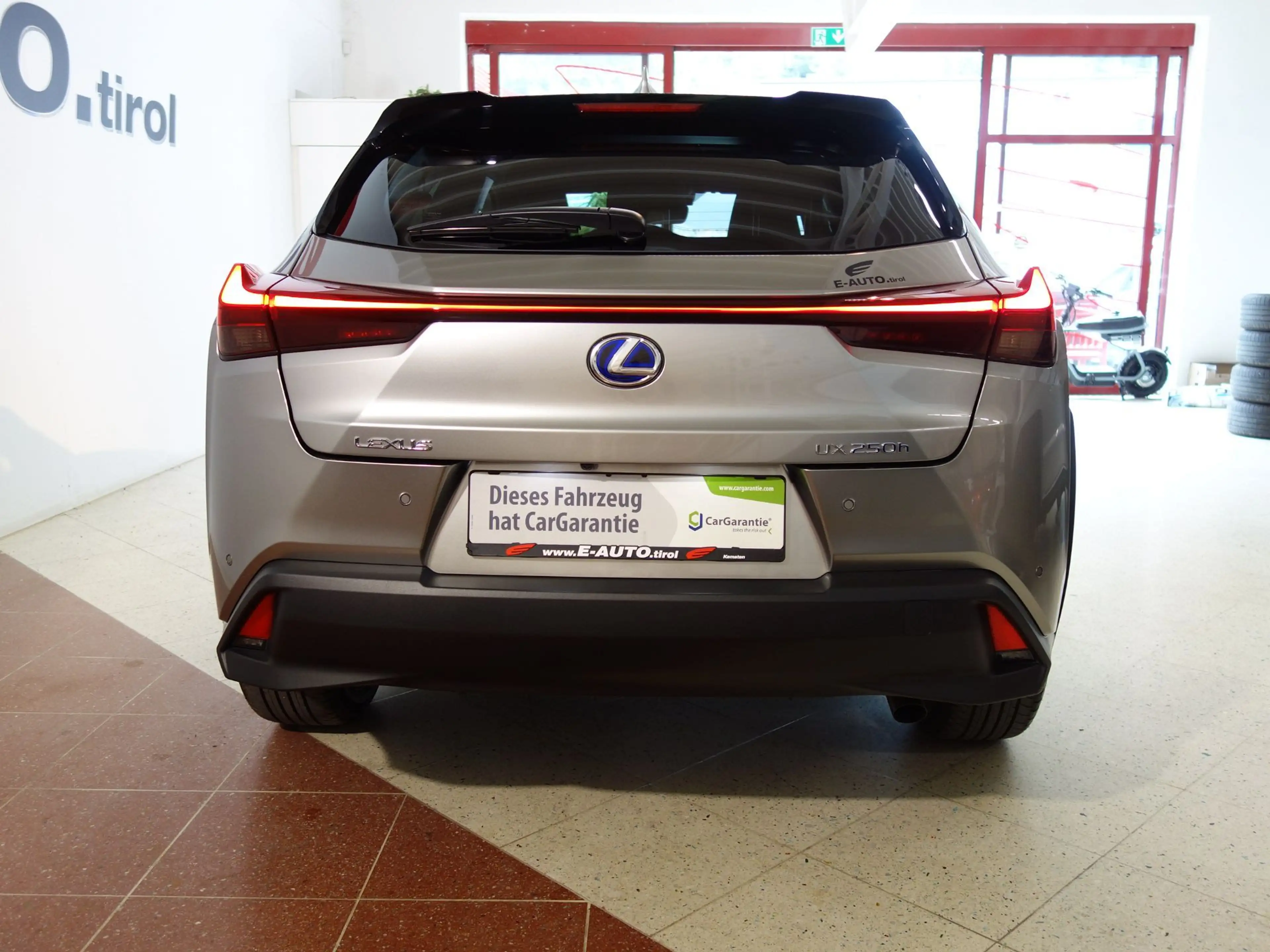 Lexus UX 250h Style-Ed.*HYBRID *LEDER *ASSISTENZ *CARPLAY — photo 7