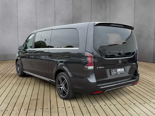 Mercedes-Benz V-Class view 3