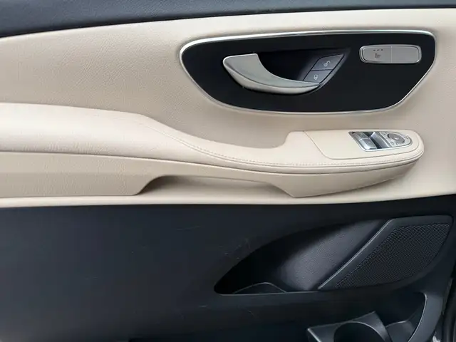 Mercedes-Benz V-Class view 14