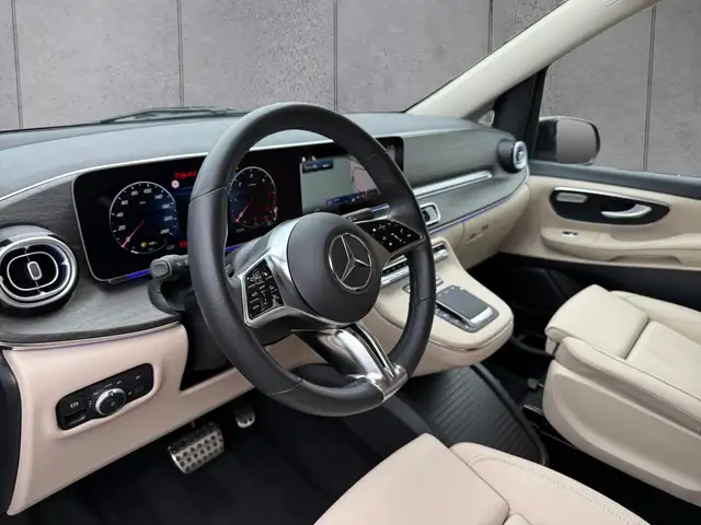 Mercedes-Benz V-Class view 11
