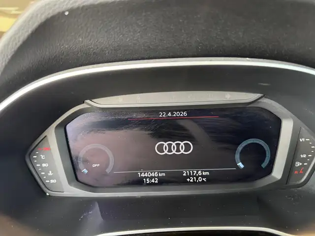 Audi Q3 view 12