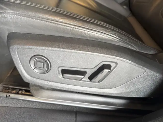 Audi Q3 view 9