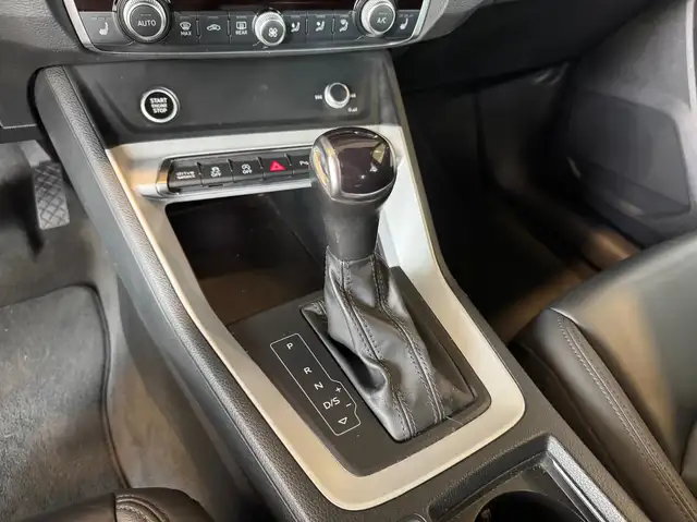 Audi Q3 view 15