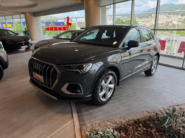 Audi Q3 main image