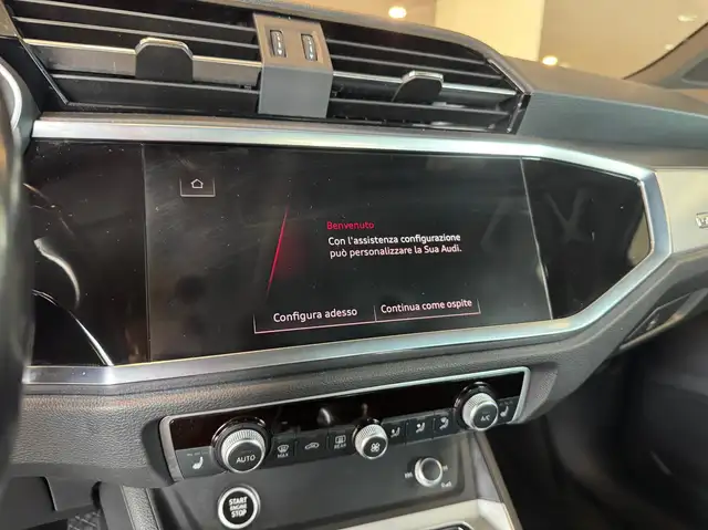 Audi Q3 view 13