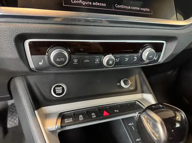 Audi Q3 view 14