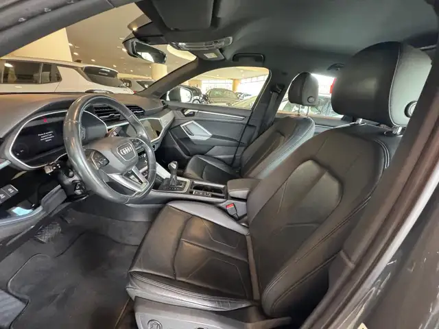 Audi Q3 view 8