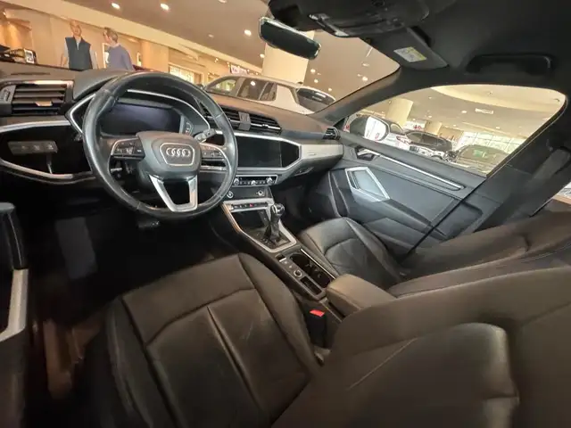 Audi Q3 view 7