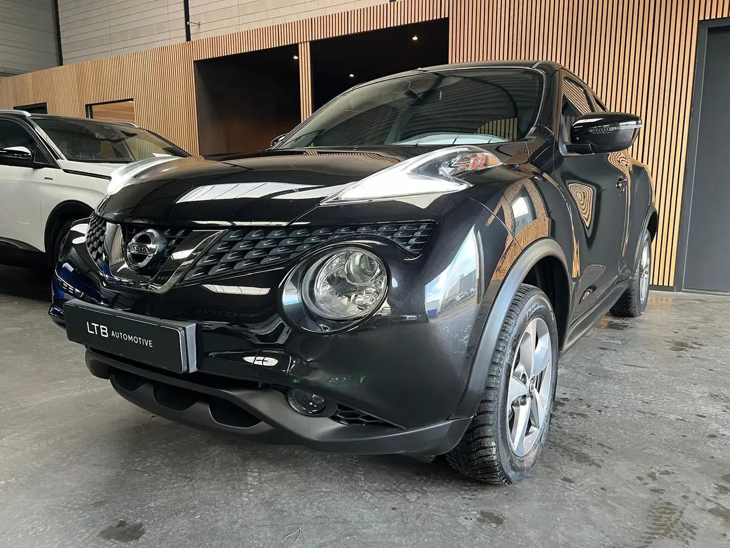 Nissan Juke 1.6 Automaat |Camera|Airco|Cruise|Keyless|Navi Schwarz - 1