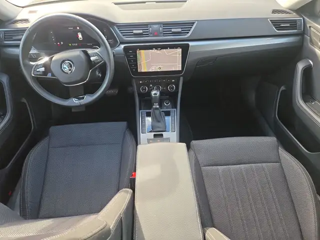 Skoda Superb view 8