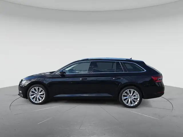 Skoda Superb view 6