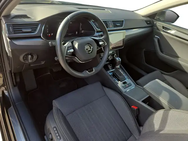 Skoda Superb view 4