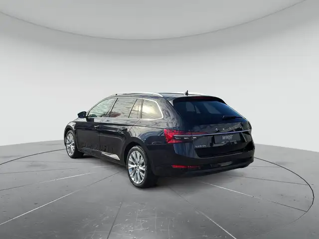Skoda Superb view 3